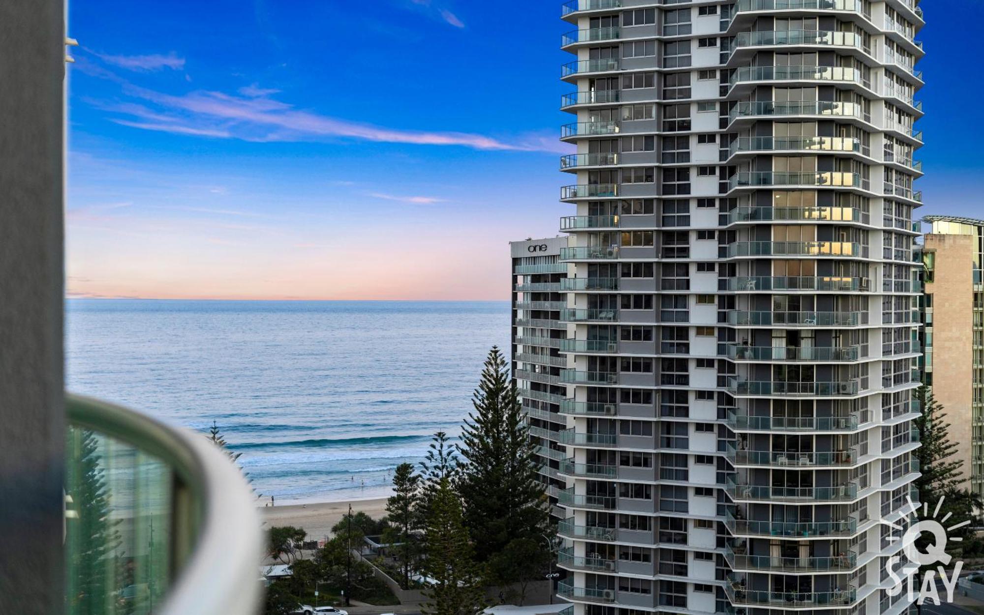 Legends Surfers Paradise MID WEEK MADNESS DEAL - Q Stay Gold Coast Exterior foto