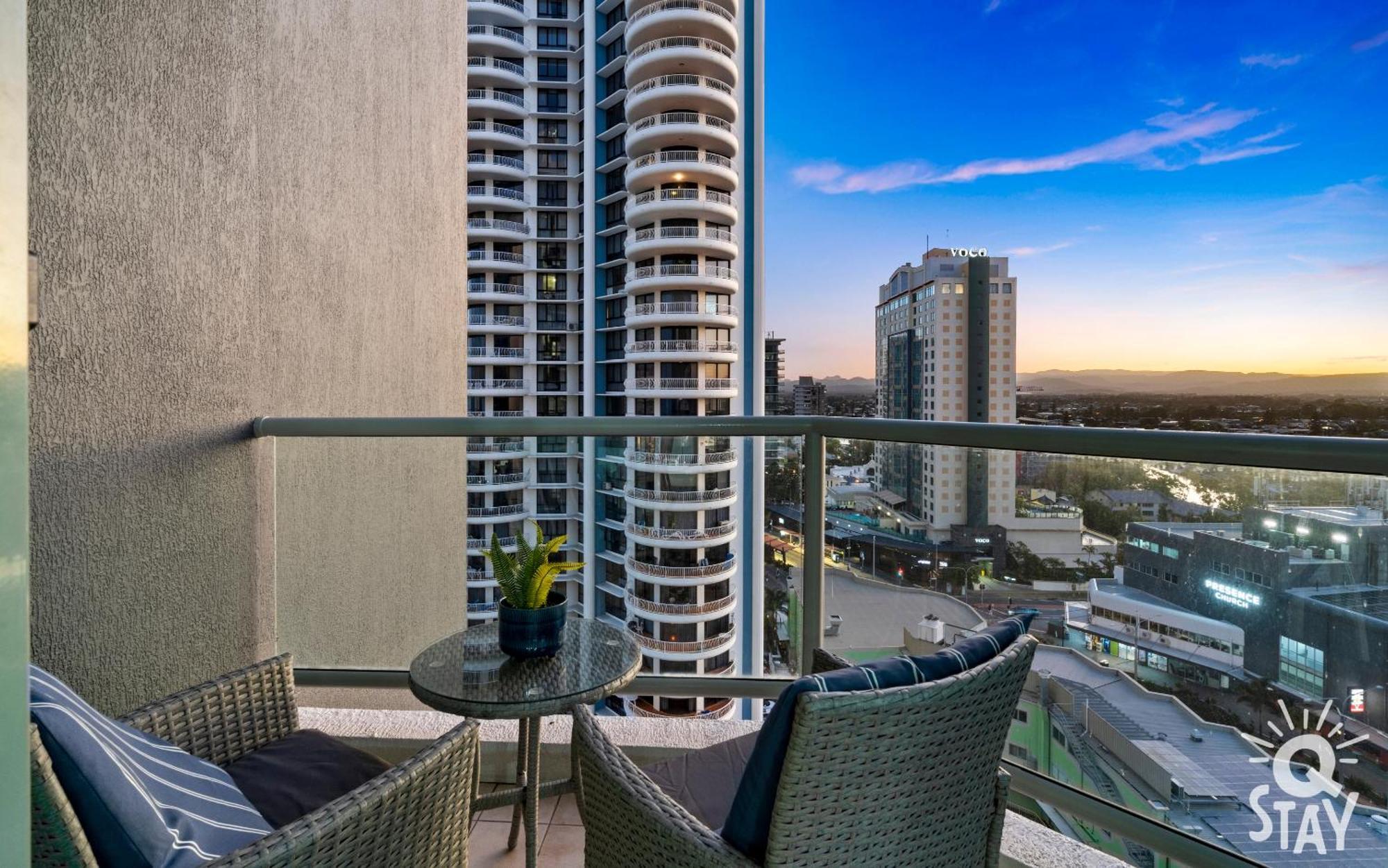Legends Surfers Paradise MID WEEK MADNESS DEAL - Q Stay Gold Coast Exterior foto