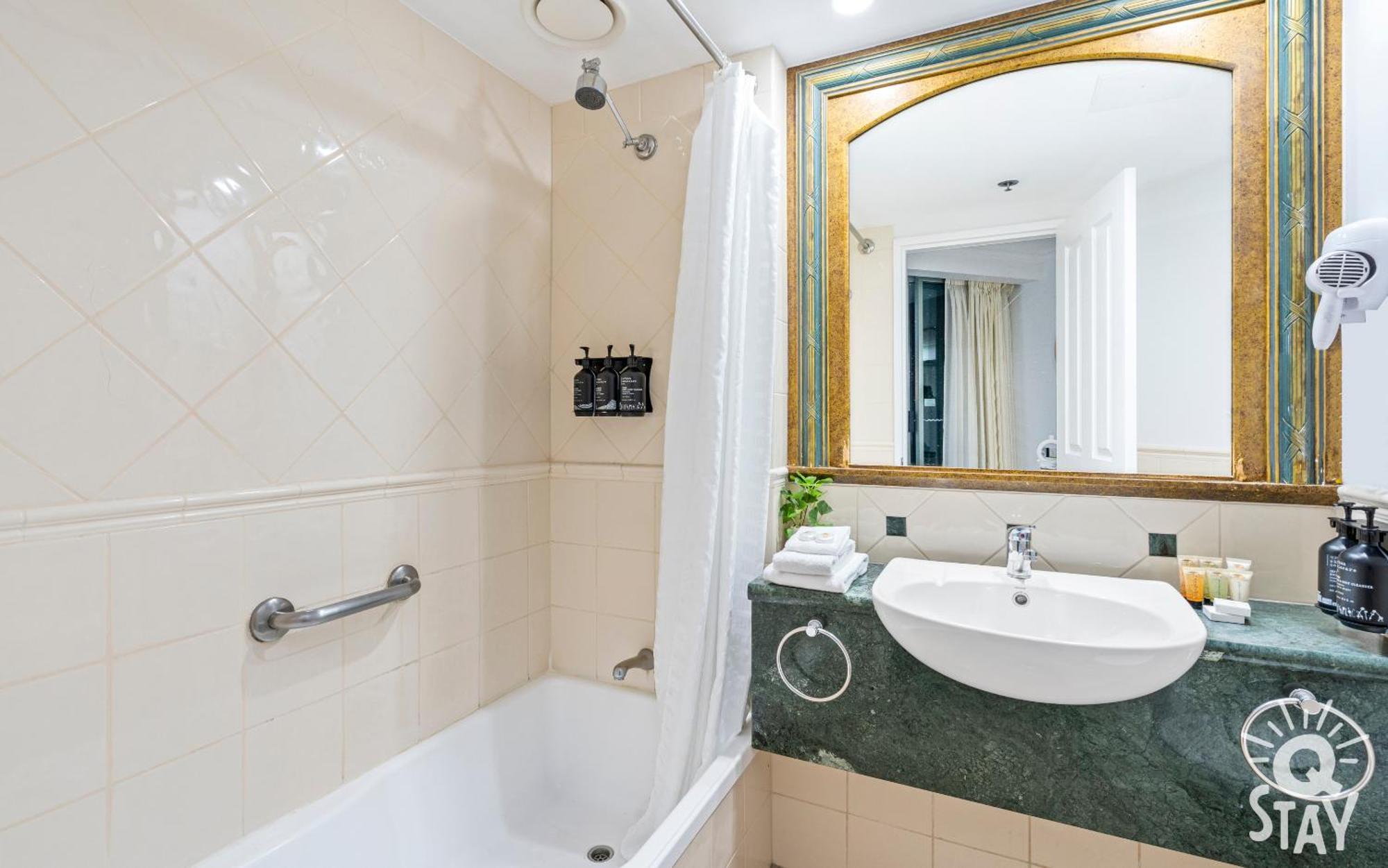 Legends Surfers Paradise MID WEEK MADNESS DEAL - Q Stay Gold Coast Exterior foto