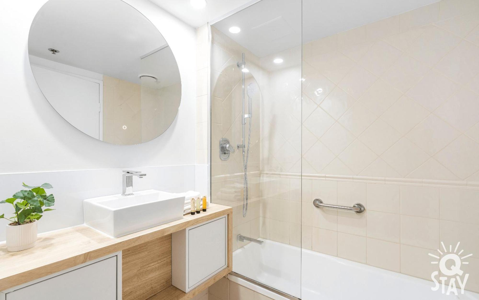 Legends Surfers Paradise MID WEEK MADNESS DEAL - Q Stay Gold Coast Exterior foto